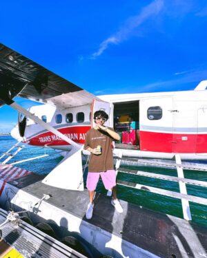 Tony Kakkar Instagram - On Vacayyyyyy 🥂 
@transmaldivian @sunsiyamresorts @holidays2cherish #TransMaldivian #TravelConfidentlywithTMA #TMAExperience