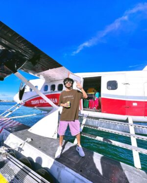 Tony Kakkar Instagram - On Vacayyyyyy 🥂 
@transmaldivian @sunsiyamresorts @holidays2cherish #TransMaldivian #TravelConfidentlywithTMA #TMAExperience