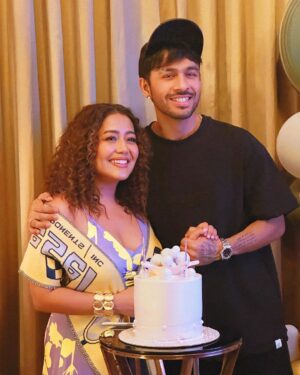 Tony Kakkar Instagram - We were kids again yesterday for few hours.. thank you Nehu 🪩♥️ @nehakakkar