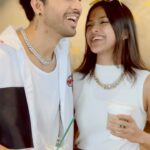 Tony Kakkar Instagram - 🐍💎❤️ . . . #yohani #tonykakkar #chunarimeindaag