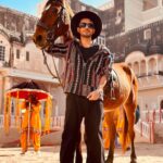 Tony Kakkar Instagram - 🐎💎 #ShadiKarogi 10 million on YouTube @drjrecords @jasminbhasin2806 @raj.jaiswals @anniecurli
