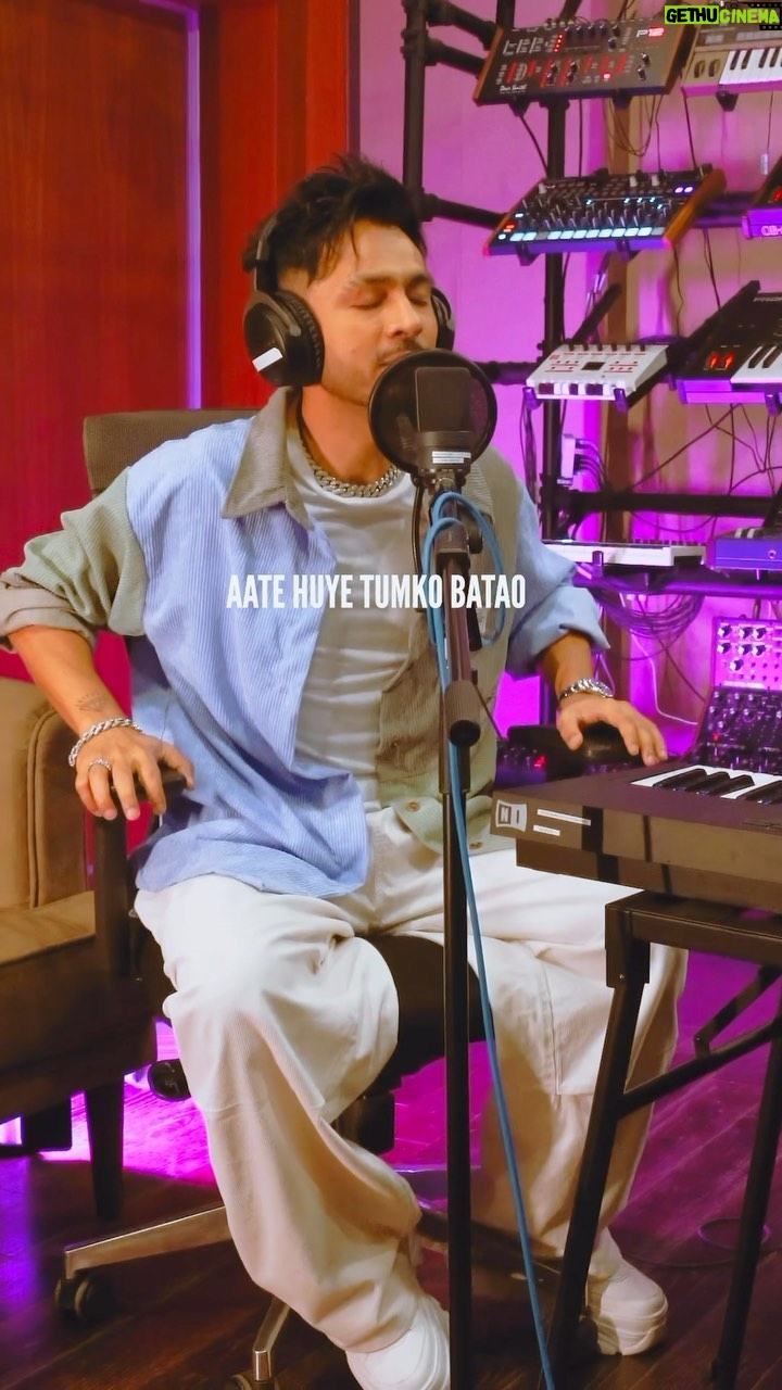Tony Kakkar Instagram - Main Akela Hoon ✍️ Studio live with @fredmelodies 🎹 #tonykakkar #mainakelahoon