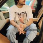Tony Kakkar Instagram – मिली मुफ्त में जिंदगी तू मगर, पैसा कमाना पड़ता है 💰🖤 #ZindagiTuAana #tonykakkar