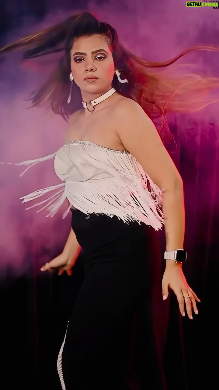 Tony Kakkar Instagram - @ishika.rajput.4 🍭🔥 #Lollipop @tanuspartan @seerjan_spartan @joebysrc @the_official_akash__