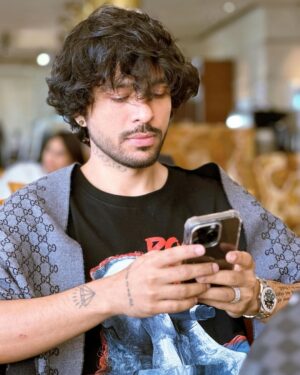 Tony Kakkar Instagram - Kya hai ? 💌
