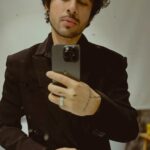 Tony Kakkar Instagram – Oye Dhadakna Dil Ka Dekho ❤️ 🤦‍♂️ 
.
.
.
#tonykakkar #barishkeaanese