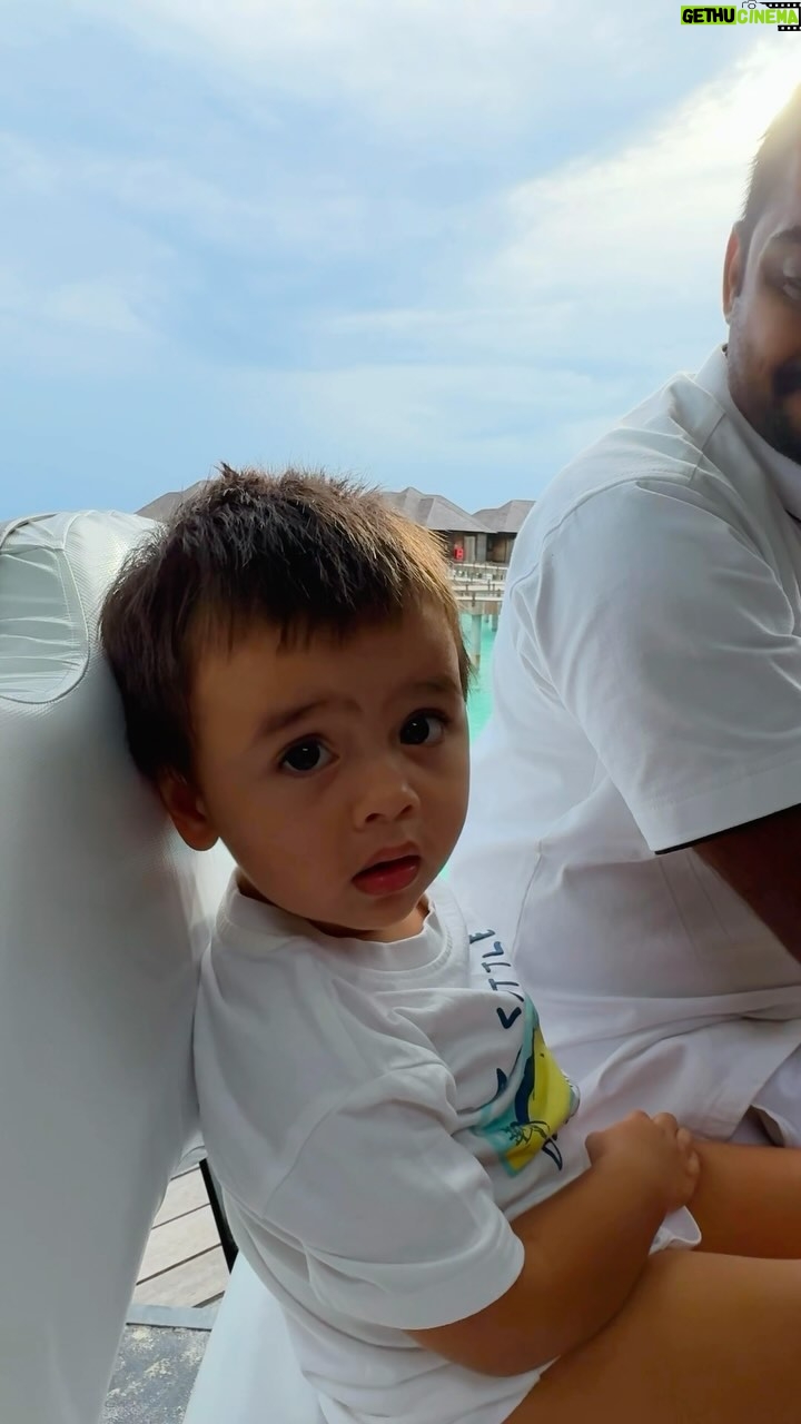 Tony Kakkar Instagram - Met this cutest Boss baby πΌπ @sunsiyamresorts @holidays2cherish #sunsiyam #irufushi #maldives #sunsiyamirufushi #sunsiyamresorts #holidays2cherish #h2c