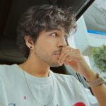 Tony Kakkar Instagram - Muskuraate bahut ho tum, Kabhi khush bhi raha karo.