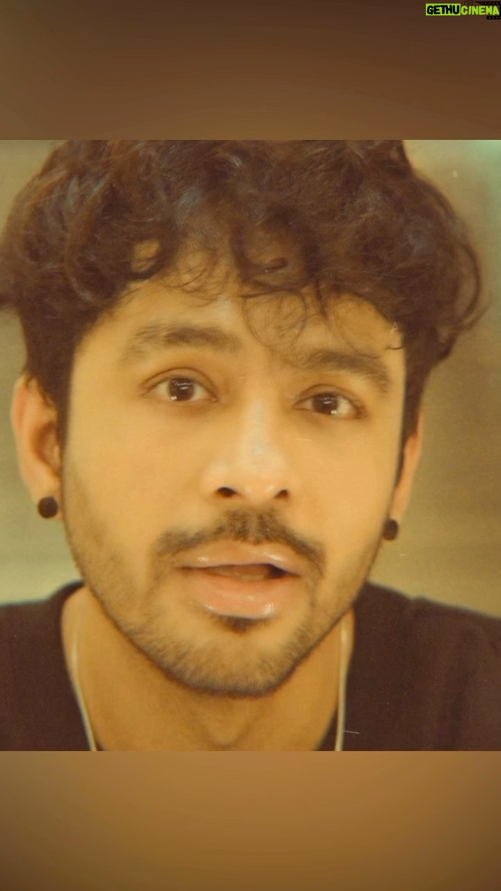 Tony Kakkar Instagram - 🌧️✍️ #IssBaarSawanMein #tonykakkar