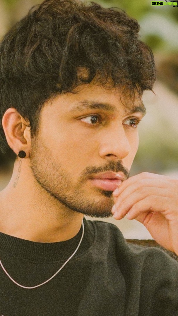 Tony Kakkar Instagram - Out Now 🌧️ #issbaarsawanmein #tonykakkar