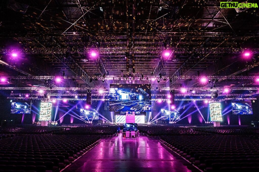 Tony Robbins Instagram - We will see you tomorrow, Europe!❤️🔥🤟  Let us know if you’ll be joining us here in Birmingham or virtually this weekend! 👇 NEC Birmingham