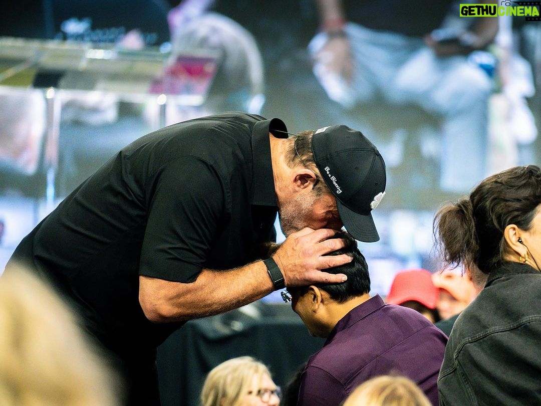 Tony Robbins Instagram - How are you doing, U.K?! 🇬🇧🙌
Coming back to Europe after three years has been ELECTRIFYING with 10,000 souls right here in house with us and another 2,500 households joining in for this EPIC UPW! 🌍🔥👊
I’m so proud for each and every one of you who made the commitment to be here and seek out GROWTH. 🌱💪 For those who traveled here and for those zooming in across different time zones—your decision and follow-through is so meaningful. You're all here playing FULL OUT in FULL ON immersion, and the ENERGY ⚡️ of this SUPERCHARGED atmosphere you’ve created is off the charts! 👏 ❤️🤟
Today we learned about the power of PATTERNS. You see, if there are patterns that make us fearful, there are also patterns that make us courageous, excited, and strong. 🦸
Being able to recognize, use, and create patterns, gives us a different level of POWER. 💥 Patterns offer a pathway to power and a ladder out of chaos. 💪🪜 When we bring our awareness and focused attention, we can then break patterns that no longer serve us, and replace them with ones that EMPOWER US. 🚀
What patterns could you create to bring more LOVE, HAPPINESS, MEANING, AND FULFILLMENT into your life? 👇
#TONYROBBINSUPW NEC Birmingham
