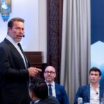 Tony Robbins Instagram - What an extraordinary honor it was to host the first-ever Forbes Iconoclast Impact Day held in partnership with Forbes at the renowned New York Stock Exchange. What an unforgettable experience to be there alongside brilliant innovators who are forging paths of meaningful change in three crucial areas: Food Insecurity, the Education Crisis, and Addiction. Often when we confront challenges of this magnitude, it can feel overwhelming to take action. But let me tell you from my own personal experience – from feeding 1 family to 4, to providing 4 million meals, 100 million, 1 billion, and now 100 BILLION meals – it ALL starts with a strong enough WHY. An unwavering purpose that fuels our actions. When combined with CREATIVITY & COMMITMENT to serve, we can accomplish remarkable feats. From a 15-second ultrasound that is providing hope and healing to those suffering from drug addiction, to using groundbreaking technology to provide free world-class education, to innovative solutions that connect farmers with food banks saving over 120 MILLION pounds of food from going to waste – these remarkable individuals are true visionaries. 📌 Read more about their extraordinary works and how it directly impacts ALL of our communities in the pinned comment below. I extend my deepest gratitude to the remarkable individuals and organizations who are blazing trails of change in these critical areas. As true leaders, they are committed to finding the path – and where it doesn't exist, they CREATE it while encouraging us ALL to step up and do the same. Thank you to @forbes and the @nyse for hosting such a momentous event. Sage and I were deeply moved, inspired, and captivated by the exceptional individuals brought together on this day, driving such incredible change. Their unwavering commitment and trailblazing contributions in the face of humanity’s greatest challenges fill us with awe. These brilliant individuals serve as beacons of light, reminding us of the immense potential within each of us to make a profound difference and shape a better future for generations to come.