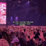Tony Robbins Instagram - Ever tried a gratitude meditation with 10,000 friends? 🙌✨ #TonyRobbinsPriming #UPW2022 Palm Beach County Convention Center