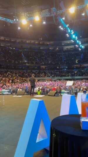 Tony Robbins Instagram - Mexico City! We had a blast with all 14,000 of you tonight, THANK YOU!! 🇲🇽
