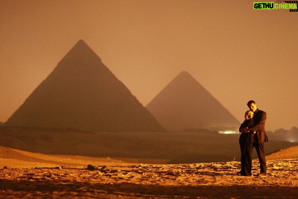 Tony Robbins Instagram - 2010 Egypt 🇪🇬 #throwback
