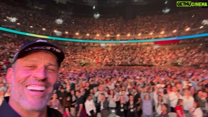 Tony Robbins Instagram - So thankful for all of you beautiful people that shared your stories of transformation with me as we made our way across Europe. I had so much fun! 🇬🇧 🇮🇹 🇩🇪 Looking forward to coming back next summer. If you were here with us, tag yourself! 🏷️ 🤟 Cologne, Germany