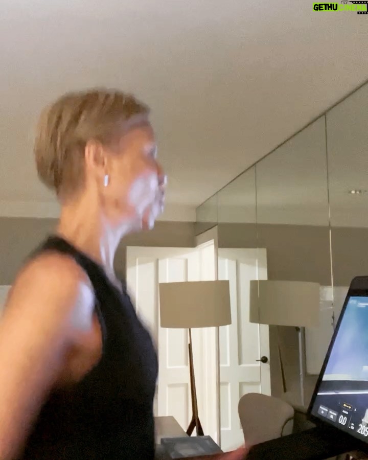 Tonya Lewis Lee Instagram - Life is all about staying committed to self-improvement, and for me, the gym is where it all starts. I am pushing boundaries, having a good time, and loving the results. 💪 #SelfImprovement #FitnessJourney #PushingBoundaries Check out @movitaorganics for a suite of wellness products. 🌿 Movita organic vitamin subscriptions that support your vitality, beauty, and energy to win the day. 💫 #Wellness #Vitamins #HealthAndBeauty