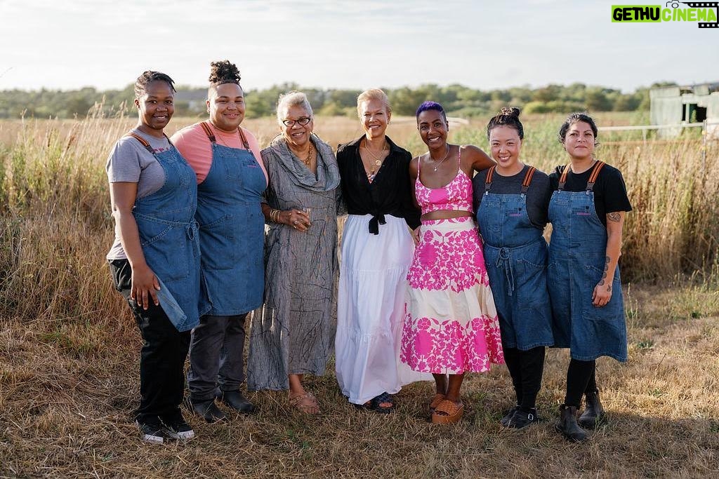 Tonya Lewis Lee Instagram - A beautiful evening celebrating sustainable agriculture + elevating emerging female talent…these are the awesome@chefs of the Iconclat dinner experience along with the u comparable #drjessicaharris whose book #highonthehog is now a Netflix docuseries…thank you @doctorlezli for allowing me to serve as honorary chair and for all you do for so many emerging chefs! #thefarminstitute #sloughfarm Martha's Vineyard