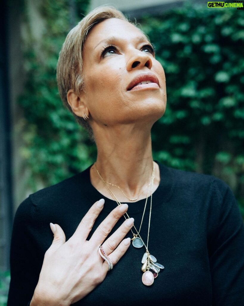 Tonya Lewis Lee Instagram - ✨# TheTonyaLewisLeeEdit ✨ Swipe to get a look at @tonyalewislee’s favorite necklaces from The Jewelry Edit! Tonya handpicked these pieces as part of an effort to bring more awareness to @TheOpportunityNetwork and the important work they do to give equal opportunities to students from underrepresented communities. We love that our missions align in breaking down barriers and increasing access to opportunities for those who need it. Check out Tonya’s complete edit at the link in bio and you can donate 10% of your order total to the cause by using the code OPPNET at checkout. 💛 . . . #theopportunitynetwork #jewelryedit #collaboration #partnership #mentoring #mentorship #diversity #program #community #givingback #students #jewelry #jewelrydesign #necklaces #necklace #jewelrylovers #shopnow