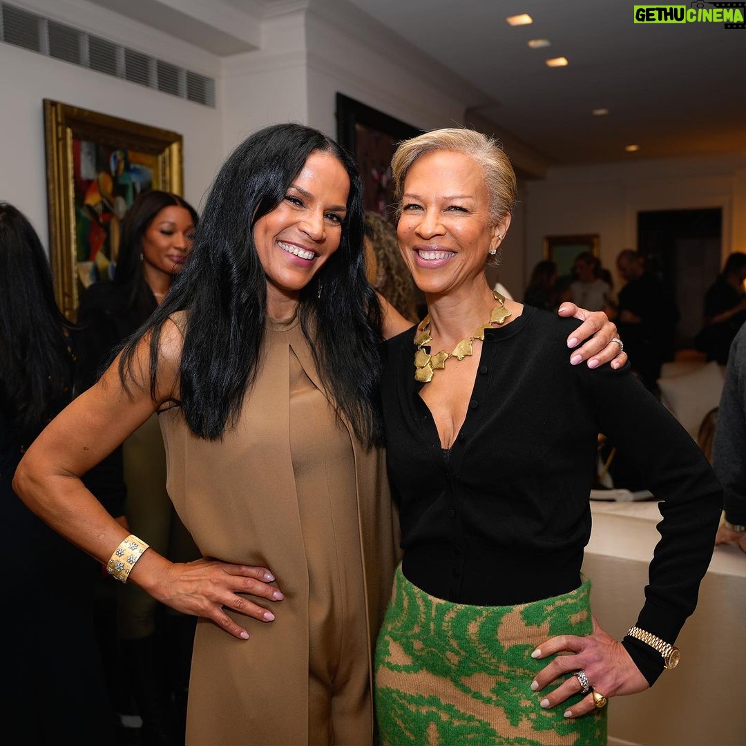Tonya Lewis Lee - 553 Likes - I attended the launch of @nicoleavantofficial new book: āThink You'll Be Happy: Moving Through Grief with Grit, Grace, and Gratitudeā. #linkinbio
It was a fun & celebratory night with lots of references to her amazing parents #JacquiA and the one and only Clarence Avant.
#bookparty #parents #love #memory #friends #book #reading