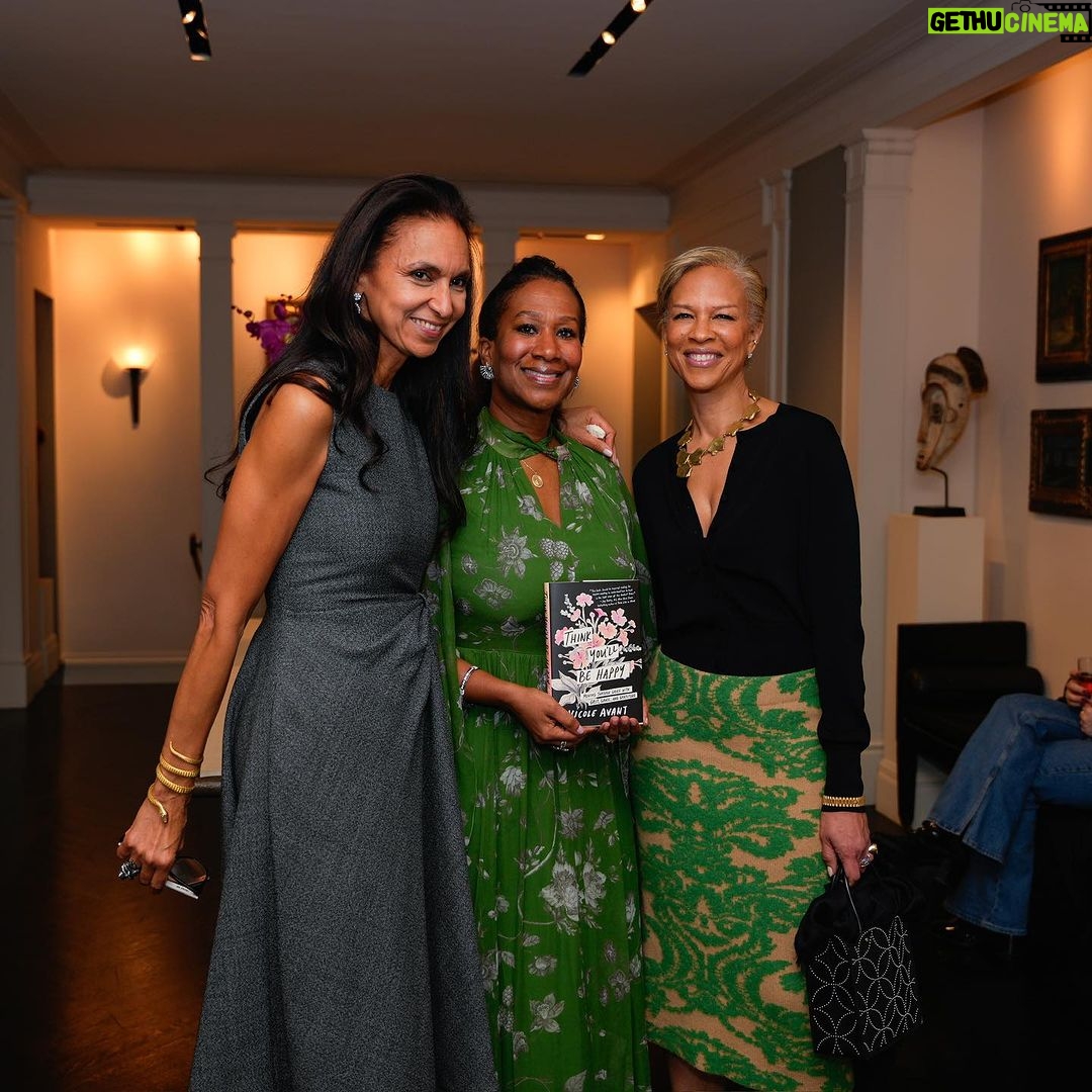 Tonya Lewis Lee - 553 Likes - I attended the launch of @nicoleavantofficial new book: āThink You'll Be Happy: Moving Through Grief with Grit, Grace, and Gratitudeā. #linkinbio
It was a fun & celebratory night with lots of references to her amazing parents #JacquiA and the one and only Clarence Avant.
#bookparty #parents #love #memory #friends #book #reading