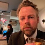 Torbjørn Røe Isaksen Instagram – Jeg lever la vida loca. Ja, jeg vet det er tirsdag, men jeg føler bare en boblende glede inni meg som må få slippe ut. (RETTELSE: hadde skrevet loco, som en kommentar gjorde meg oppmerksom på).