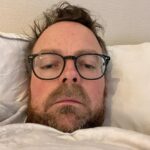 Torbjørn Røe Isaksen Instagram – Jeg er syk. Og ikke sånn «jeg er sykt feeeet, liksom» som jeg tror ungdom på Vestkanten i Oslo sier. Bare syk. Ikke sykt syk, heldigvis. Men syk.