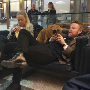Torbjørn Røe Isaksen Instagram - Noen spurte meg — etter politikken — om jeg «skulle få meg en ordentlig jobb». Her er jeg på jobb. Så svaret er vel ganske klart et nei. #sentralbanksjefensårstale
