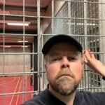 Torbjørn Røe Isaksen Instagram – De som kjenner meg, ikke bare den såkalte «offentlige personen», vet at jeg har vært gjennom mye tøff shit på Stridsklev i Porsgrunn (epleslang, tilsnakk fra lærer, jentelus…masse greier). De erfaringene gjorde meg til den jeg er, og de har vært uvurderlige når jeg i kveld har vært VOKSENVAKT, helt ALENE, i idrettshallen. Jeg holdt det real like urban-affluent-neighbourhood-sports-hall-steel.