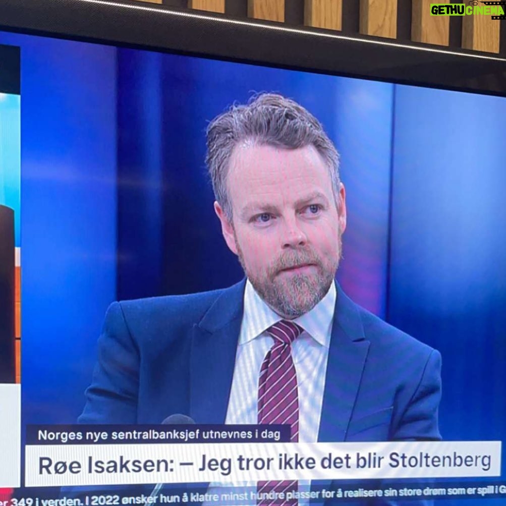 Torbjørn Røe Isaksen Instagram - Bare sånn passe vellykket dag som kommentator, må en kunne si (sa jeg var veldig usikker da, men lell). @e24nyheter @tv2nyheter