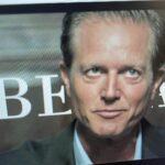 Torbjørn Røe Isaksen Instagram – —> En mørk erkjennelse før ferien. Vi vet alle sånn cirka hvem vi er i forskjellige serier. I FRIENDS er jeg Ross, i MODERN FAMILY han rødhårede fyren, i SKAM var jeg Nora (eller ville være Nora da). I GAME OF THRONES er jeg han litt tykke, beleste og klønete — Samwell Tarly. Men hva med BORGEN, den danske serien om politikk? Til mitt sjokk oppdaget jeg i går hvem jeg er. En tidligere politiker som går til pressen og nå analyserer sine tidligere kollegaer…jeg er skurken, jeg er Laugesen. Men uten høyden og utseendet til en nordisk halvgud. God sommer… —> (FOTO AV SKJERMEN FRA YOUTUBE).