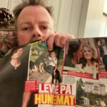 Torbjørn Røe Isaksen Instagram – Ja, da var det hælja da! Og en av mine faste tradisjoner er at når jeg er i Porsgrunn, kjøper jeg Se og Hør. Hører liksom med når man kommer fra vaffelbeltet (SHOUT OUT til vaffelbeltet fra Lillesand til Dokka — dere vet hvem dere er) —> heavy saker @petterstordalen (men ser at @seoghoer er slappe og bare har klippet fra boken din) —> Bra med lykke @linn.wiik Og flott familie!
