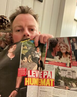 Torbjørn Røe Isaksen Instagram - Ja, da var det hælja da! Og en av mine faste tradisjoner er at når jeg er i Porsgrunn, kjøper jeg Se og Hør. Hører liksom med når man kommer fra vaffelbeltet (SHOUT OUT til vaffelbeltet fra Lillesand til Dokka — dere vet hvem dere er) —> heavy saker @petterstordalen (men ser at @seoghoer er slappe og bare har klippet fra boken din) —> Bra med lykke @linn.wiik Og flott familie!