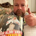 Torbjørn Røe Isaksen Instagram – Ja, da var det hælja da! Og en av mine faste tradisjoner er at når jeg er i Porsgrunn, kjøper jeg Se og Hør. Hører liksom med når man kommer fra vaffelbeltet (SHOUT OUT til vaffelbeltet fra Lillesand til Dokka — dere vet hvem dere er) —> heavy saker @petterstordalen (men ser at @seoghoer er slappe og bare har klippet fra boken din) —> Bra med lykke @linn.wiik Og flott familie!