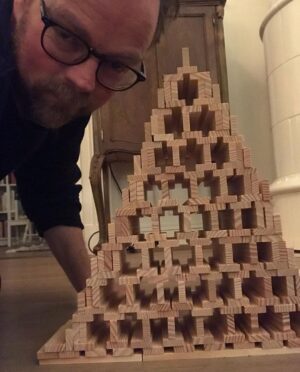 Torbjørn Røe Isaksen Instagram - «Og på den tredje innedag med syke barn, skapte faderen er tårn som skulle strekke seg mot himmelen. Og han så at det var sabla godt.»