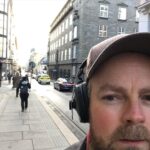 Torbjørn Røe Isaksen Instagram - Kongelig kortesje i Oslos gater. Kongen! Hallo? Deres Majestet, det er meg!!! Hallo! Husker du meg? Kongen!! Hallo!? Jeg satt rundt bordet i åtte år…Torbjørn Røe Isaksen. Kooooooongen!!?