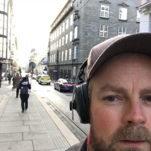 Torbjørn Røe Isaksen Instagram - Kongelig kortesje i Oslos gater. Kongen! Hallo? Deres Majestet, det er meg!!! Hallo! Husker du meg? Kongen!! Hallo!? Jeg satt rundt bordet i åtte år…Torbjørn Røe Isaksen. Kooooooongen!!?