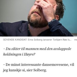 Torbjørn Røe Isaksen Instagram - Nok en gang… nå er det bare noen måneder siden jeg sluttet å våkne midt på natten etter å ha skreket «bli med på festen!» og «evig og tro til Dovre faller» mens kroppen vridde seg i urytmiske bevegelser som i beste fall kunne tolkes som svært moderne dans, og så drar gamlesjefen @erna_solberg det hele opp igjen i avisen. Når skal jeg bli fri?! Nåååååååår?!? (For øvrig takk til @vgnett som holder dette flotte bildet av meg levende i stadig nye saker).
