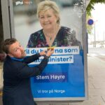 Torbjørn Røe Isaksen Instagram - O store Erna, ta imot denne høyrebananen fra din ydmyke tjener. @hoyre @hvorfor_stemme_hoyre