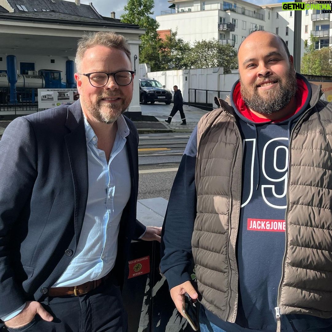 Torbjørn Røe Isaksen Instagram - Prater med @mr.storevik — fagforeningsboss, bergenser, klassereisende og sosialdemokrat — på siste podkast. Ble en av de beste! Vi snakker om @arbeiderpartiet valg, om @jonasgahrs , om klasse og identitet, om hip hop og norsk industri. Lenke i story eller gå til @podme_norge eller @e24nyheter