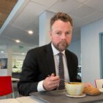 Torbjørn Røe Isaksen Instagram - Livet som avtroppende statsråd: Noen har hatt et spennende møte om rammefordeling eller pensjonsregulering, jeg spiser suppe alene. Suppen var god. —>