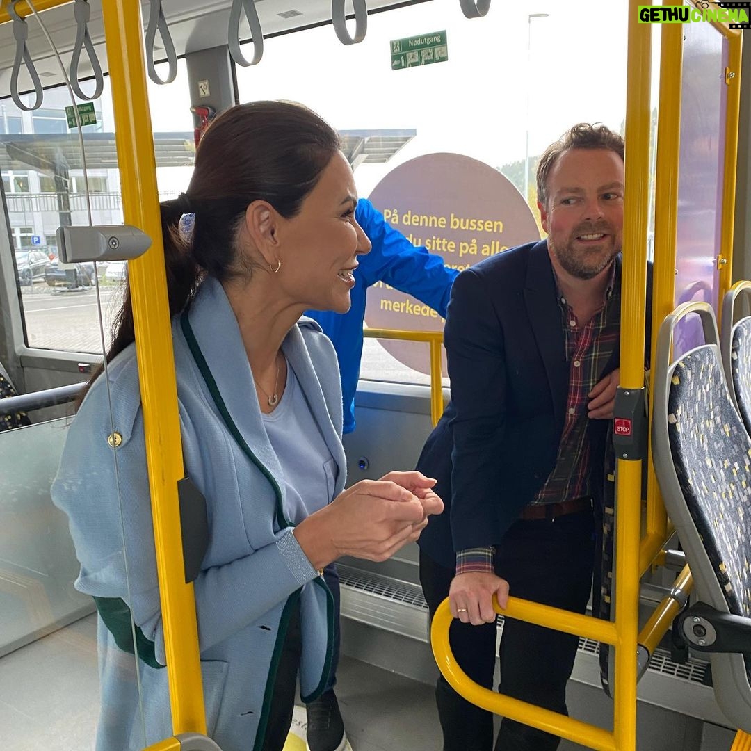 Torbjørn Røe Isaksen Instagram - —> Sier som Kylie Minogue: Body language (beste platen hennes, det). Besøk hos @vygruppen