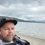 Torbjørn Røe Isaksen Instagram - Ja, vi elsker dette sommerværet! Vi er mange, men det er sjelden vi hever stemmen; vi som trives i 16-20 grader, med duskregn og skyer. Etter flere uker med solhelvete er det nå vår tur til å skinne…bak en sky. Årets sommerdebatt — etter at vi er ferdige med brillene til Moxnes — er herved lansert.