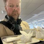 Torbjørn Røe Isaksen Instagram - Kontorversjonen av walk of shame. I går forlot jeg et lunsjbrett med skitne tallerkener på en passende pult som ikke var min (uforvarende). Noen hadde sett meg. I dag måtte jeg gå den skamfulle runden ned til kantinen, med åpenbare rester etter gårsdagens lunsj på brettet. Jeg er brennmerket for livet.