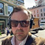 Torbjørn Røe Isaksen Instagram - Hei «sivilisasjon». Jeg har et spørsmål. Vi sprenger nye grenser innen vitenskap og teknologi. Snart kan roboter med kunstig intelligens ta over verden. Det er over 50 år siden vi landet på månen. Mars neste! Hvorfor klarer vi ikke da å lage et vaskemiddel som fjerner gamle flekker fra hvitt tøy? Hvorfor?!?!? Vi har gigantiske selskaper som tjener milliarder av kroner på slikt. Dette får meg til å miste troen på kapitalismen.