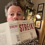 Torbjørn Røe Isaksen Instagram - Det man mangler i praksis, får man ta igjen i teori. Gammelt akademiker-jungelord. (Synes for øvrig jeg er litt snarlik den gamle kommunistluringen Lev Trotskij på dette bildet —>)