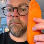 Torbjørn Røe Isaksen Instagram - God helg! (Føler denne gulroten er en sak for @vgnett Bare ring!)