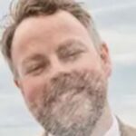 Torbjørn Røe Isaksen Instagram - —> dag var jeg i mitt ess som tidligere politiker. Noen synes det er flaut å juble over ting på bilder, men det har jeg mastergrad i. Gi meg en flik av en gladnyhet, en fotograf og jeg kan dra frem et smil raskere enn du kan si «skattestimuleringsordninger for små og mellomstore bedrifter». Nailed it. (Feiringen var for lesertall som kom i dag og viser at vi er Norges største publikasjon for økonomi og næringsliv).