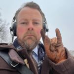 Torbjørn Røe Isaksen Instagram – Følg med, ungdommer, for her kommer litt livsvisdom: Noen morninger bare må man som middelaldrende man høre på AC/DCs Back in Black for å komme i orden, for at alt skal gi mening. De sier at rocken er døende. Joa, men det er vi alle.